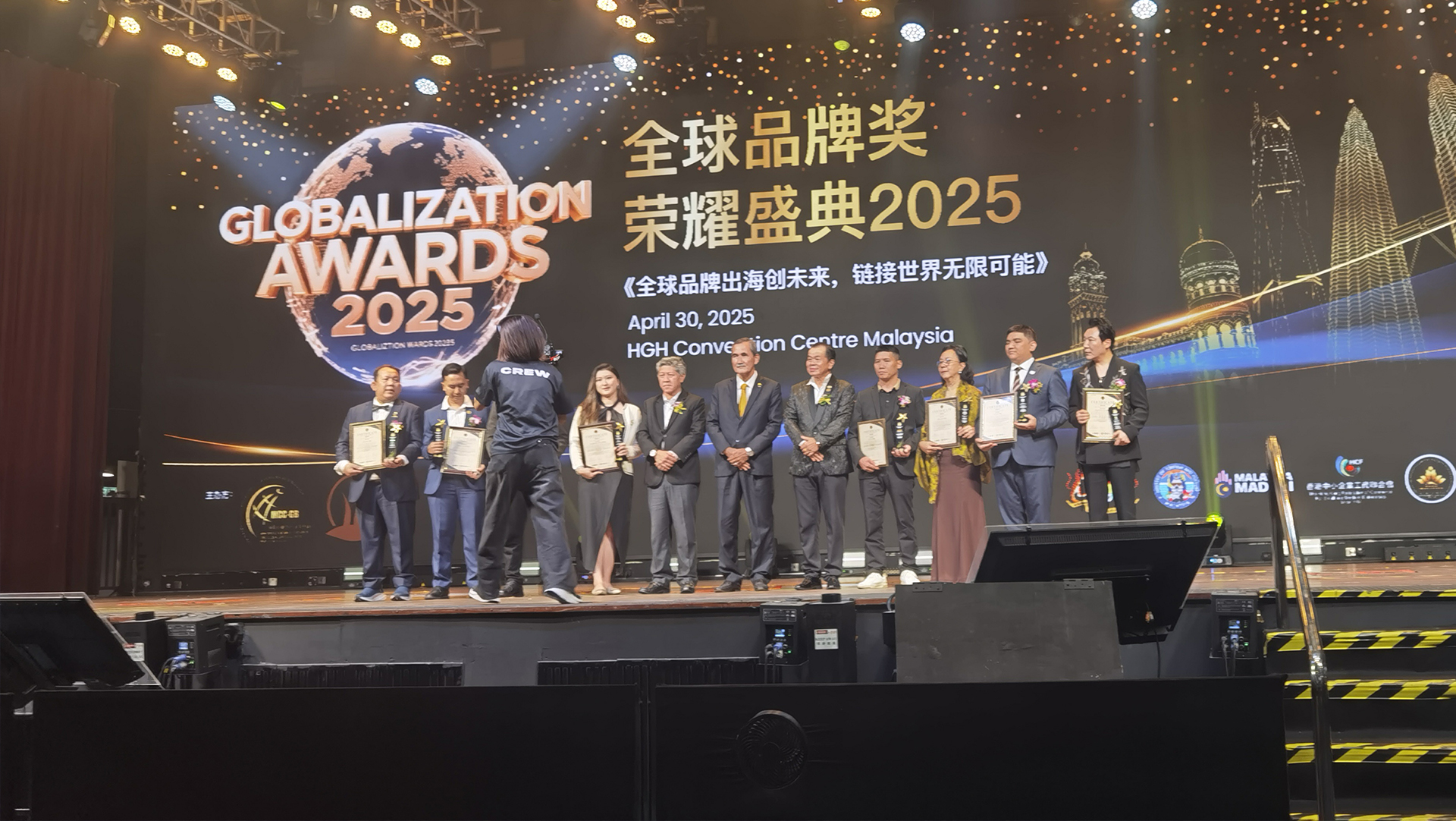 bbin宝盈家居荣获2025国际健康睡眠科技金奖 科技睡眠方案闪耀马来西亚荣耀盛典